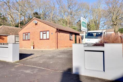 LONGWOOD AVENUE, COWPLAIN 3 bed detached bungalow for sale