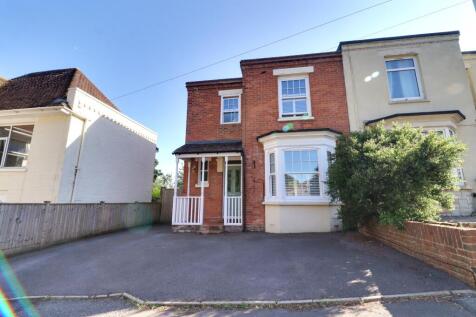 AVONDALE ROAD, WATERLOOVILLE 3 bed semi