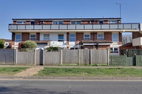 EAGLE AVENUE, WATERLOOVILLE 3 bed maisonette for sale