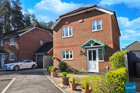 Virginia Close, Verwood 3 bed detached house for sale