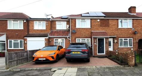 4 bedroom end of terrace house for sale