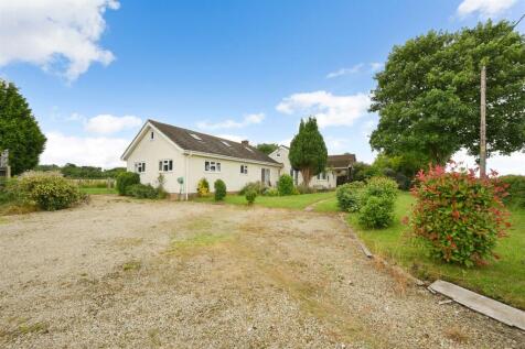 Farm Road, Little Park, Andover 4 bed bungalow for sale