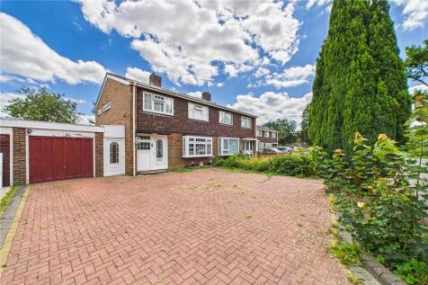 Sylvan Road, Furnace Green, Crawley... 3 bed semi