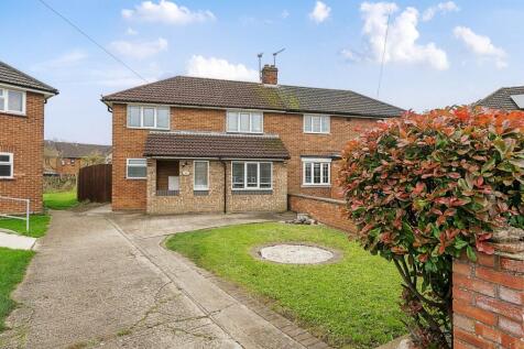 Jubilee Crescent, Arlesey, SG15 4 bed semi