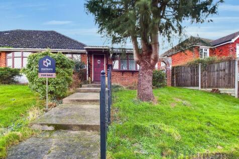 2 bedroom semi-detached bungalow for sale