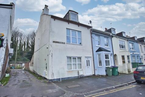 2 bedroom maisonette for sale